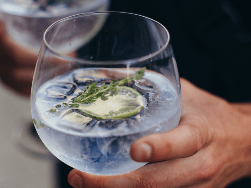 ¿Qué alcohol se utiliza para elaborar Gin?