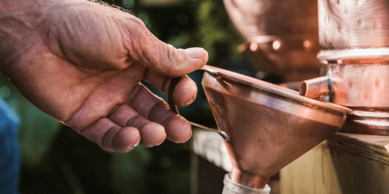 ¿Cuál es la diferencia entre un alambique y un destilador? ¿Cuál es la diferencia entre un alambique y un destilador?