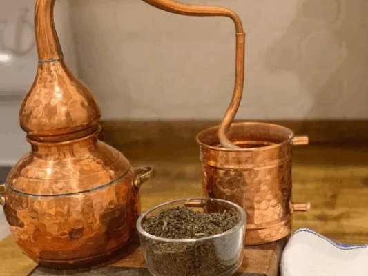 Qué es un alambique de cobre