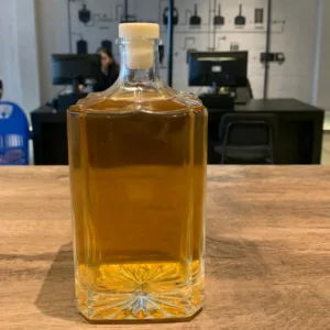 Botella de Vidrio Elegance 700 cm3 con Tapón Unidad