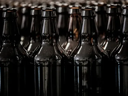 Botellas de vidrio premium: cómo detectar calidad antes de elegir un envase para tu marca