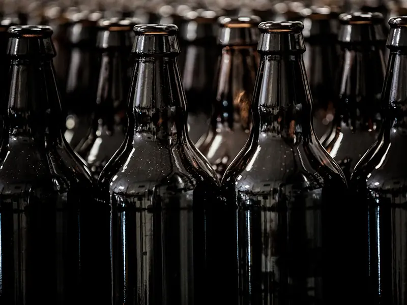 Botellas de vidrio premium: cómo detectar calidad antes de elegir un envase para tu marca